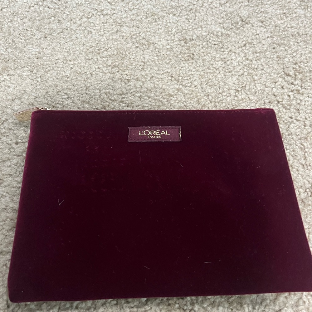 L’Oreal velvet makeup/travel bag